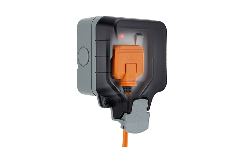 British General WP21 IP66 13 Amp 1-Gang Weatherproof Switched Socket - Image 2